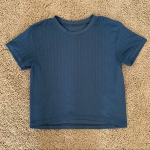 Lululemon train to be short sleeve size 2